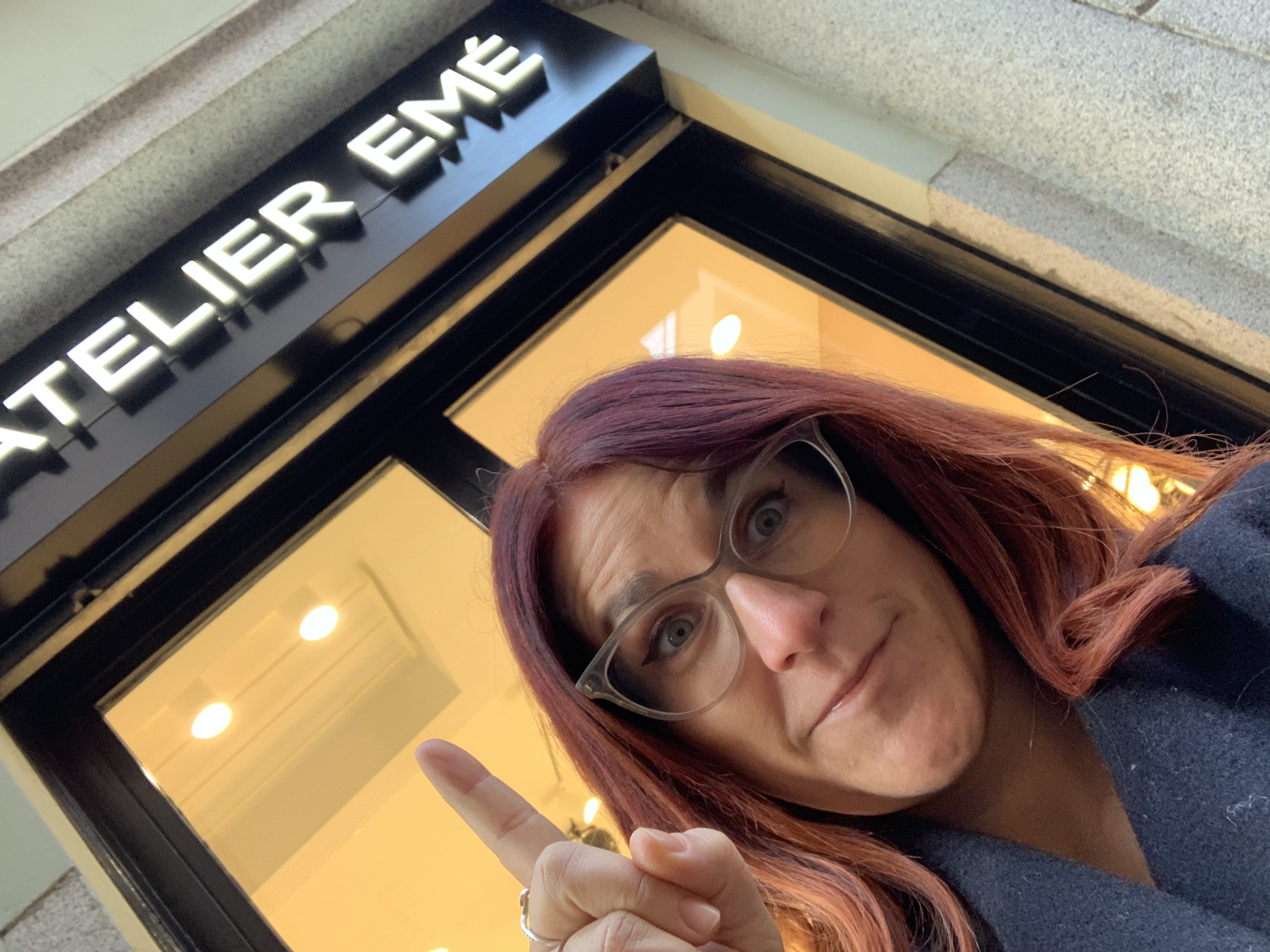 Chiara fuori da Atelier Eme