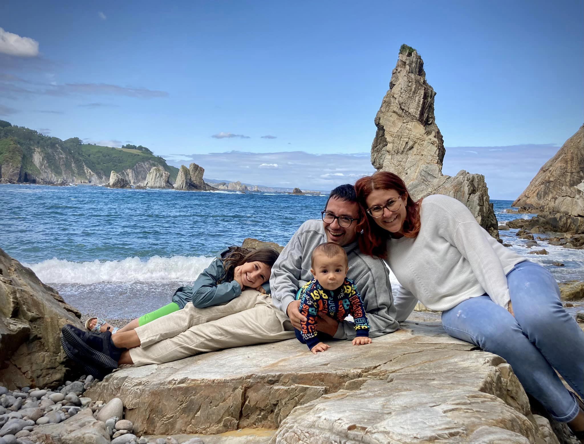 Tutti assieme in riva all'oceano